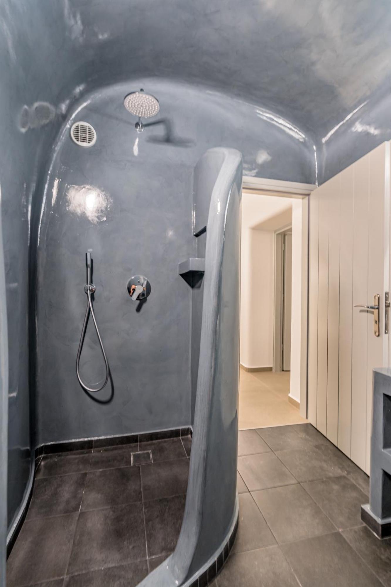 Tiara Suites Santorini Fira  Bagian luar foto